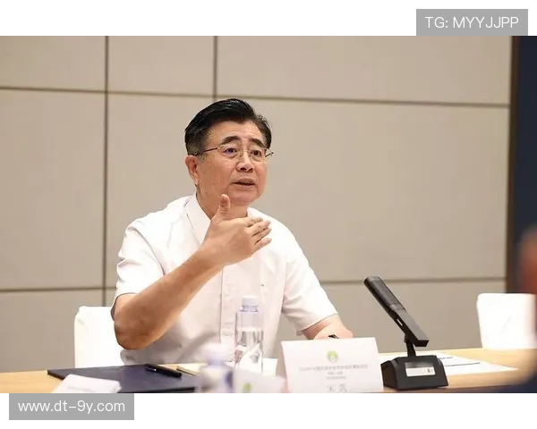 从球场热爱到内容创作 足球博主宋凯的成长与奋斗之路